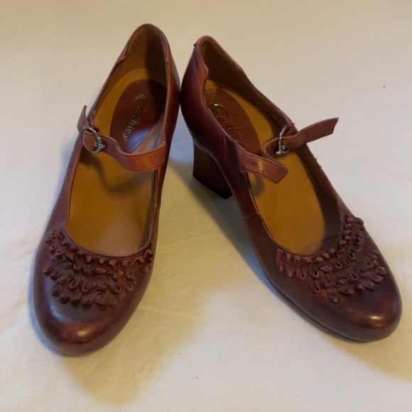 Earthies Red Heels - Picture 3 of 5